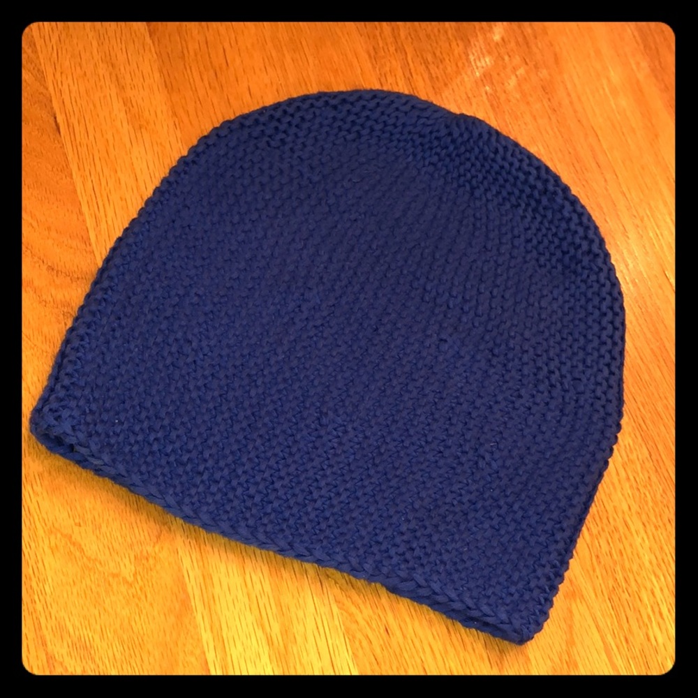 American Eagle blue knit beanie